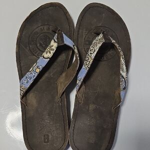 Tommy Hilfiger Brown Leather Flip Flops with Blue And Cream Paisley Size 8